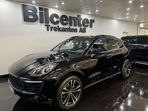 Porsche Macan 2 of 5