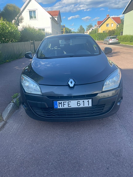 Renault Megane III 2 of 5