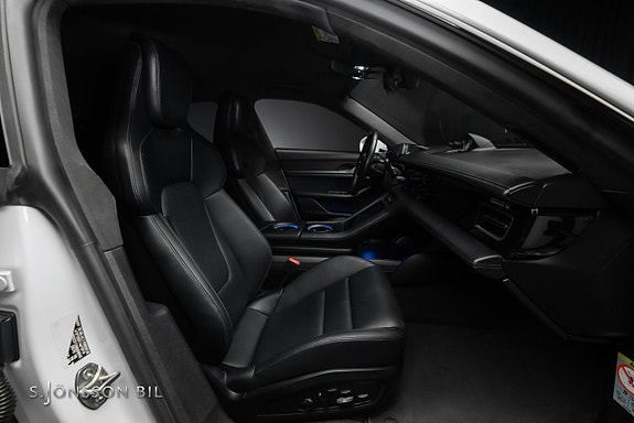 Porsche Taycan Turbo S 17 of 24