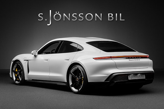 Porsche Taycan Turbo S 4 of 5
