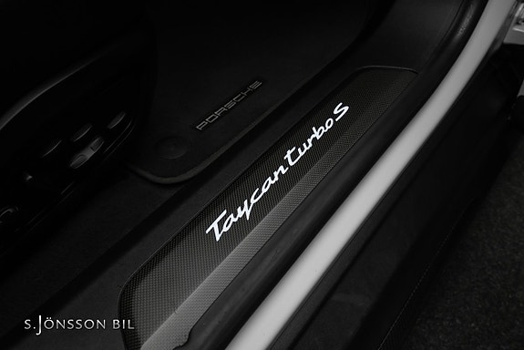Porsche Taycan Turbo S 12 of 24