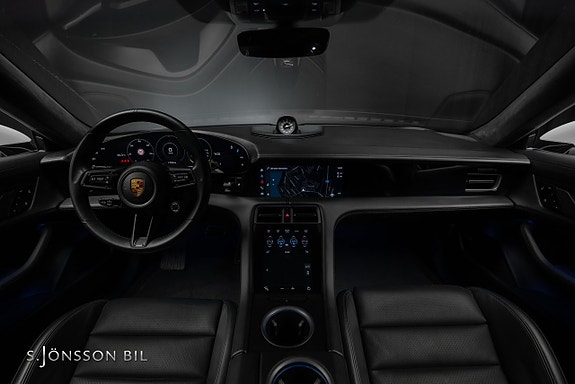 Porsche Taycan Turbo S 19 of 24