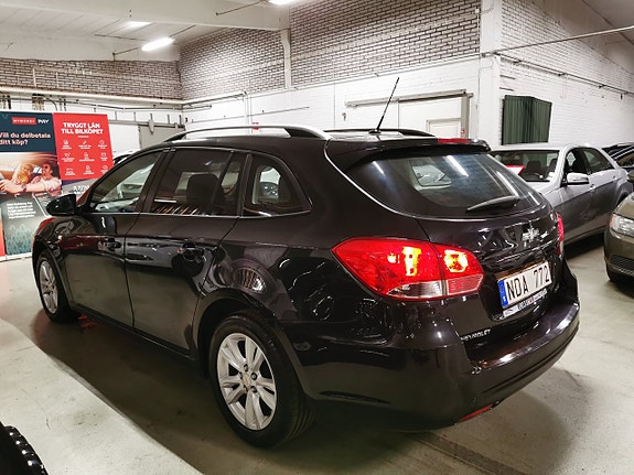 Chevrolet Cruze 3 of 5