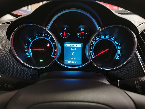 Chevrolet Cruze 12 of 18