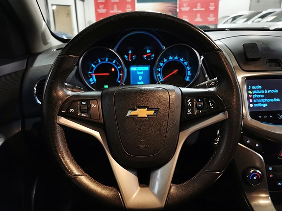 Chevrolet Cruze 13 of 18