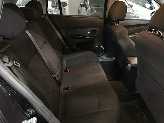 Chevrolet Cruze 11 of 18