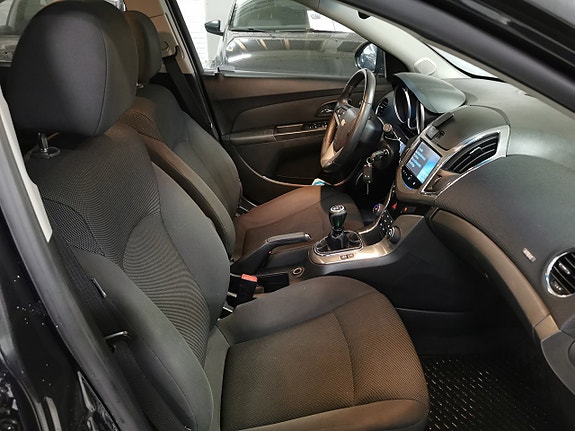 Chevrolet Cruze 10 of 18