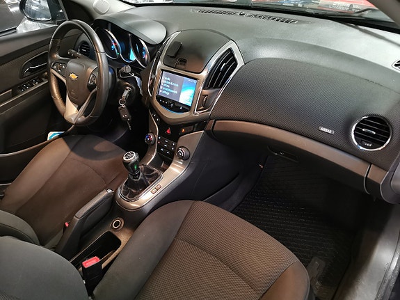 Chevrolet Cruze 9 of 18