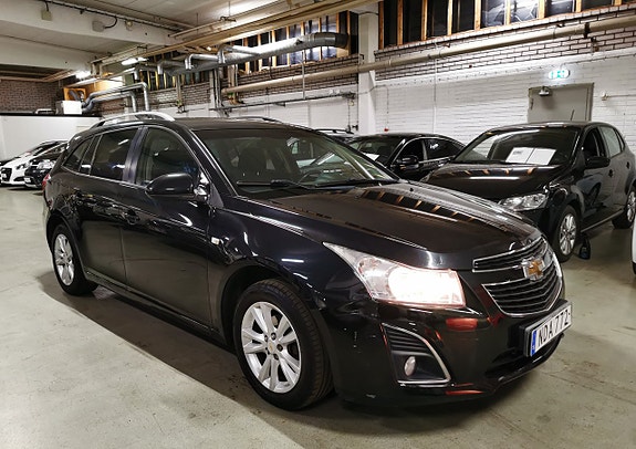Chevrolet Cruze 2 of 5