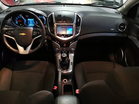 Chevrolet Cruze 14 of 18