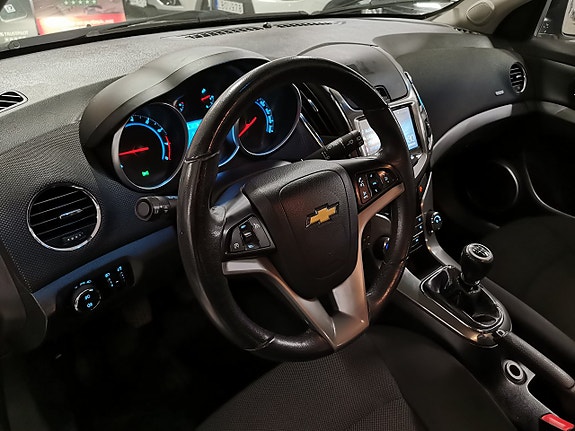 Chevrolet Cruze 7 of 18