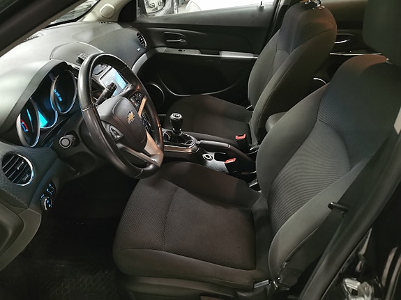 Chevrolet Cruze 8 of 18