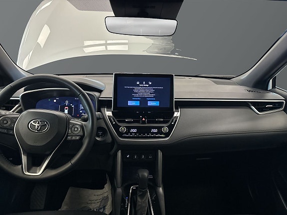 Toyota Corolla Cross 8 of 14