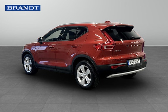 Volvo XC40 2 of 5