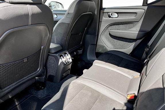 Volvo EX40 8 of 9