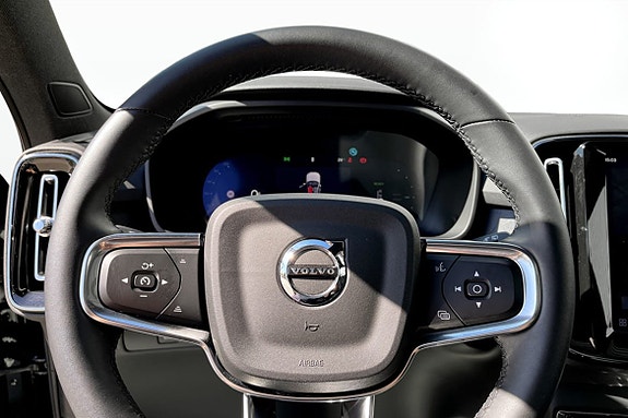 Volvo EX40 7 of 9