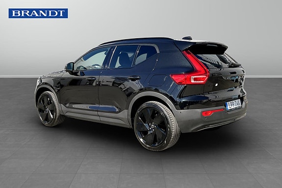 Volvo EX40 2 of 5
