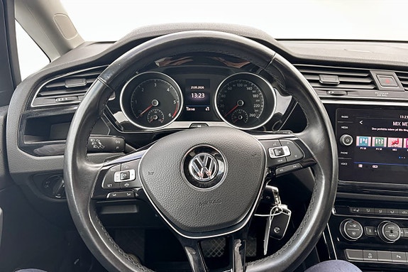 Volkswagen Touran 10 of 13