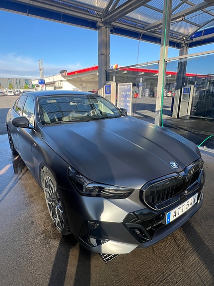 BMW i5 3 of 7