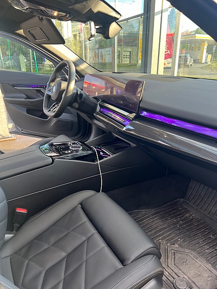 BMW i5 4 of 7