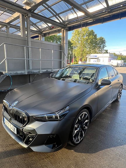 BMW i5 2 of 7