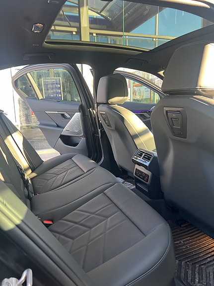 BMW i5 6 of 7
