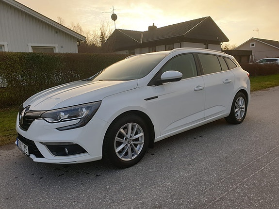 Renault Megane IV 3 of 5