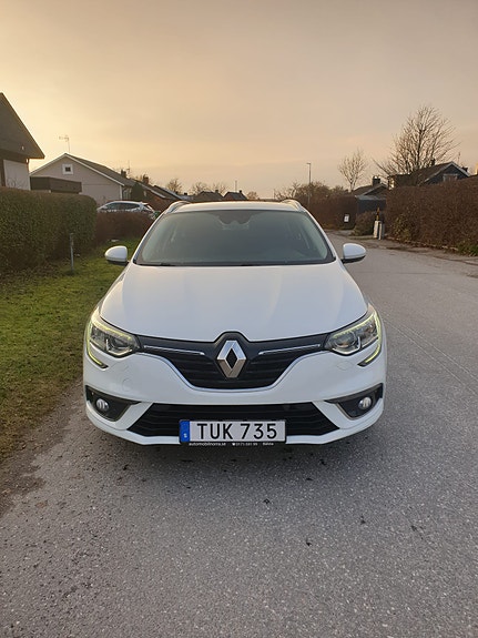 Renault Megane IV 2 of 5