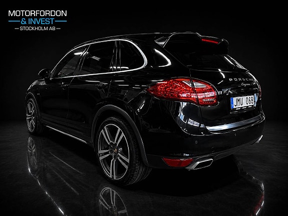 Porsche Cayenne 3 of 5