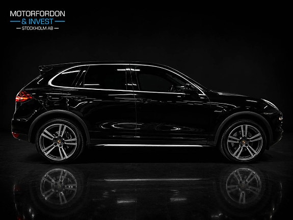 Porsche Cayenne 4 of 5