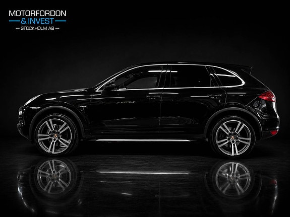Porsche Cayenne 2 of 5