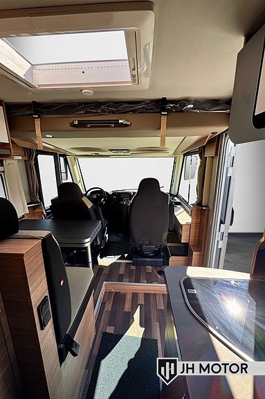 Weinsberg CaraCore 650 MEG 180hk Automat 3500kg Långbäddar/Nyskick 8 of 23