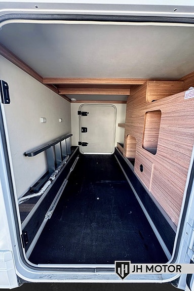 Weinsberg CaraCore 650 MEG 180hk Automat 3500kg Långbäddar/Nyskick 22 of 23