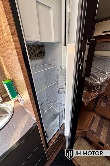 Weinsberg CaraCore 650 MEG 180hk Automat 3500kg Långbäddar/Nyskick 21 of 23