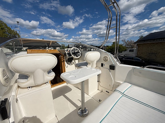 Sealine 210 Senator – Volvo Penta V6 DuoProp – nyservad och provkörningsklar 9 of 30