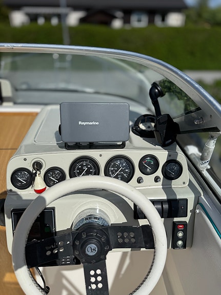 Sealine 210 Senator – Volvo Penta V6 DuoProp – nyservad och provkörningsklar 16 of 30