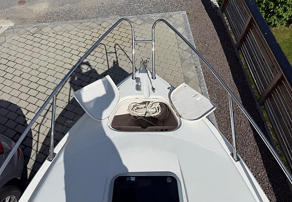 Sealine 210 Senator – Volvo Penta V6 DuoProp – nyservad och provkörningsklar 13 of 30