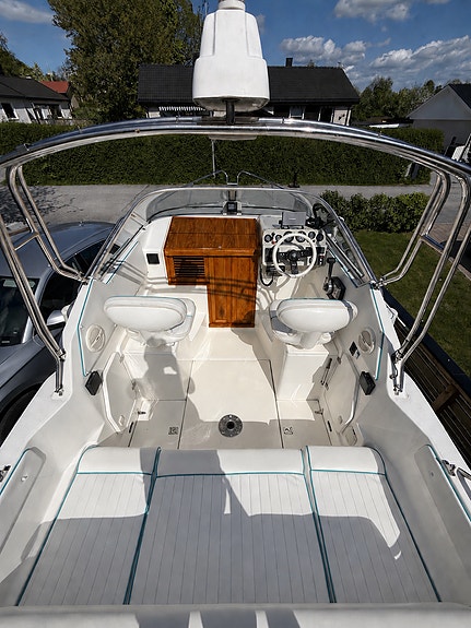 Sealine 210 Senator – Volvo Penta V6 DuoProp – nyservad och provkörningsklar 10 of 30