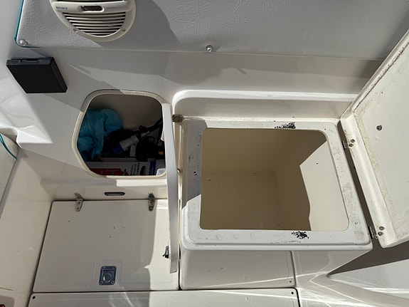 Sealine 210 Senator – Volvo Penta V6 DuoProp – nyservad och provkörningsklar 29 of 30