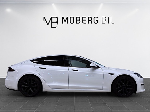 Tesla Model S 4 of 18