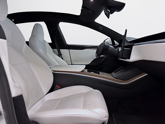 Tesla Model S 11 of 18