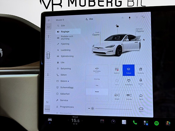 Tesla Model S 17 of 18