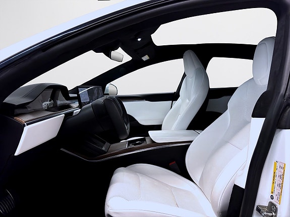 Tesla Model S 13 of 18