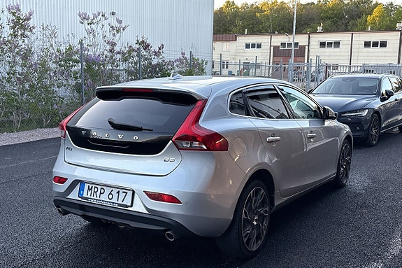 Volvo V40 3 of 5