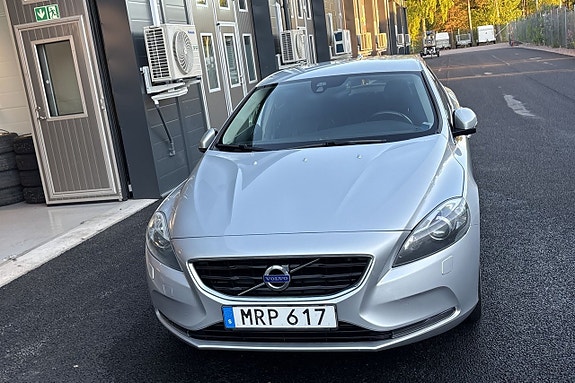Volvo V40 4 of 5