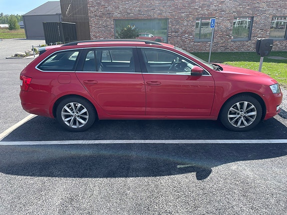 Skoda Octavia 2 of 5
