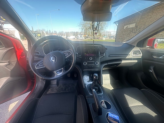 Renault Megane IV 3 of 5