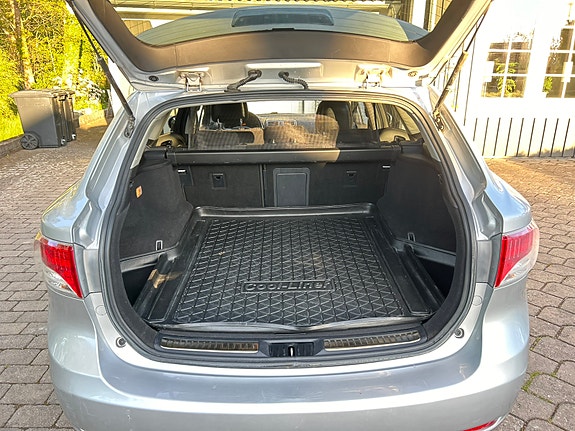 Toyota Avensis 5 of 5