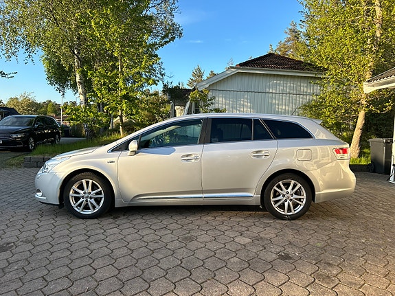 Toyota Avensis 3 of 5