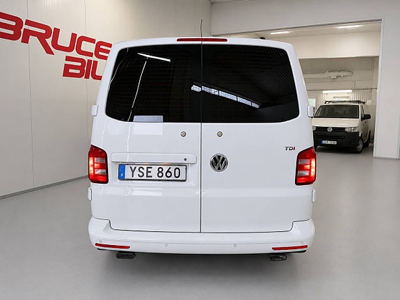 Volkswagen Caravelle 2 of 5
